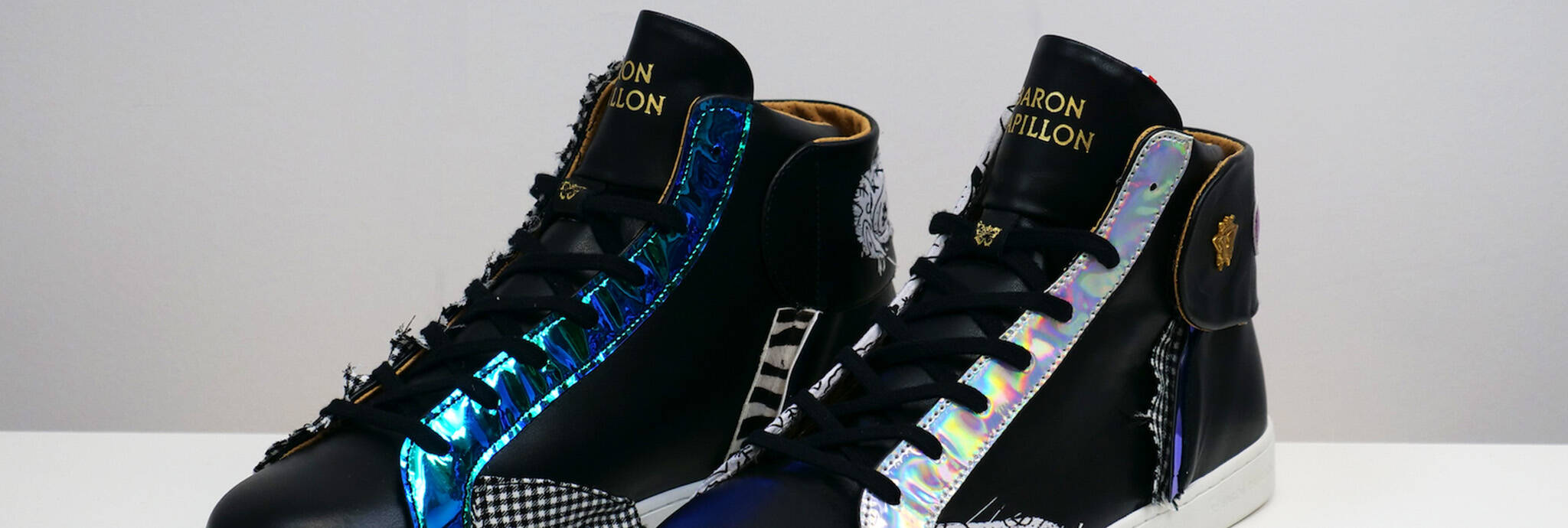 DEUX SNEAKERS EN UNE