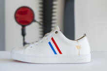
      Sneaker basse blanche custom French Flair
  